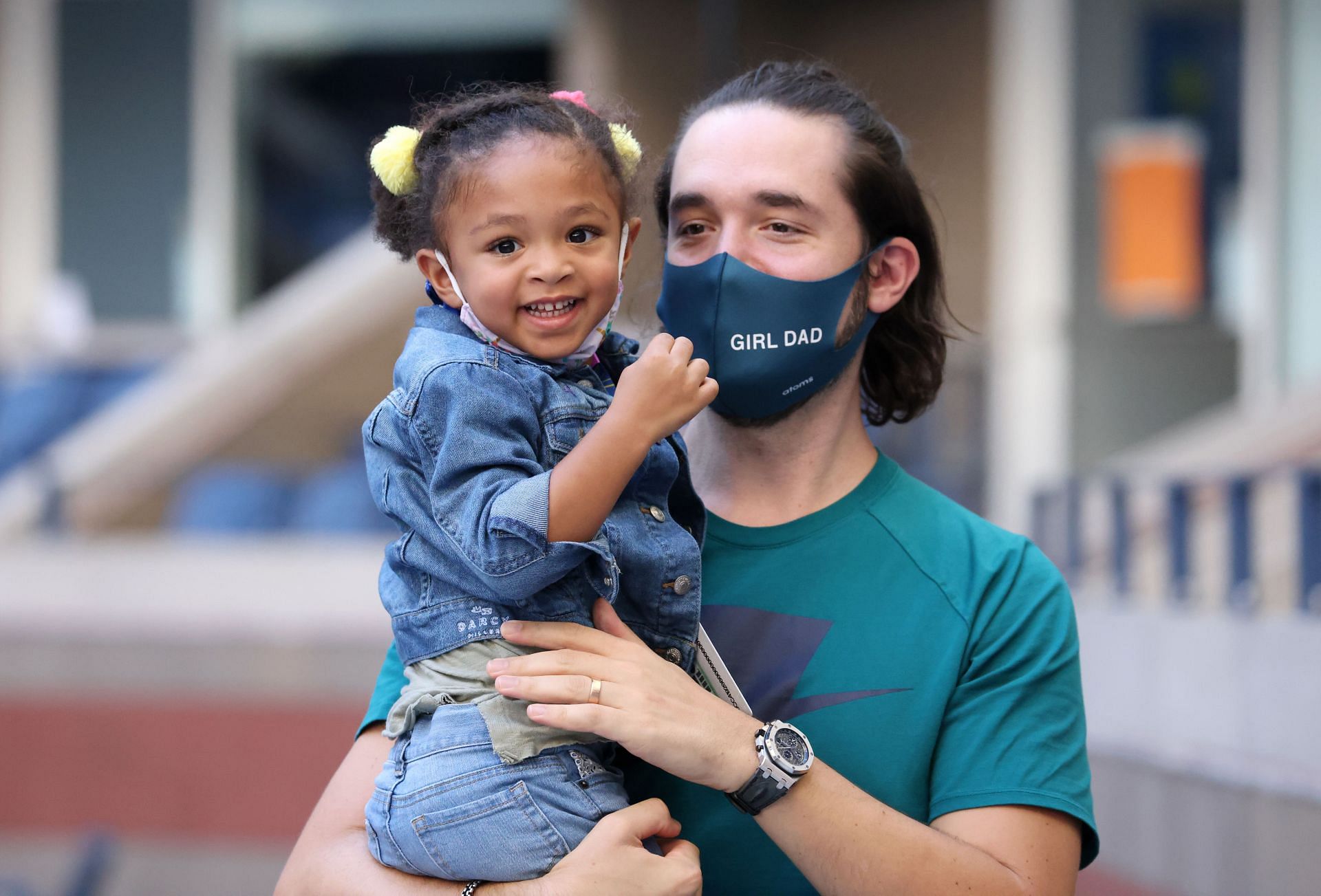 Olympia attends Serena Williams' match with dad Alexis Ohanian